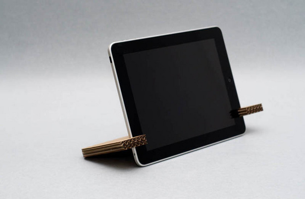 Papercrafts iPad Stand by Weltunit