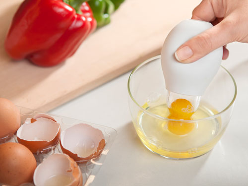Pluck egg yolk extractor