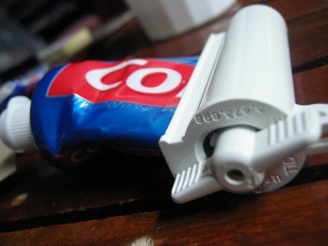 Roller Toothpaste Squeezer