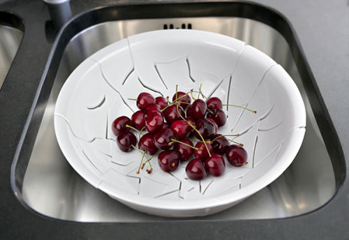 Cracked Up Kitchen Colander