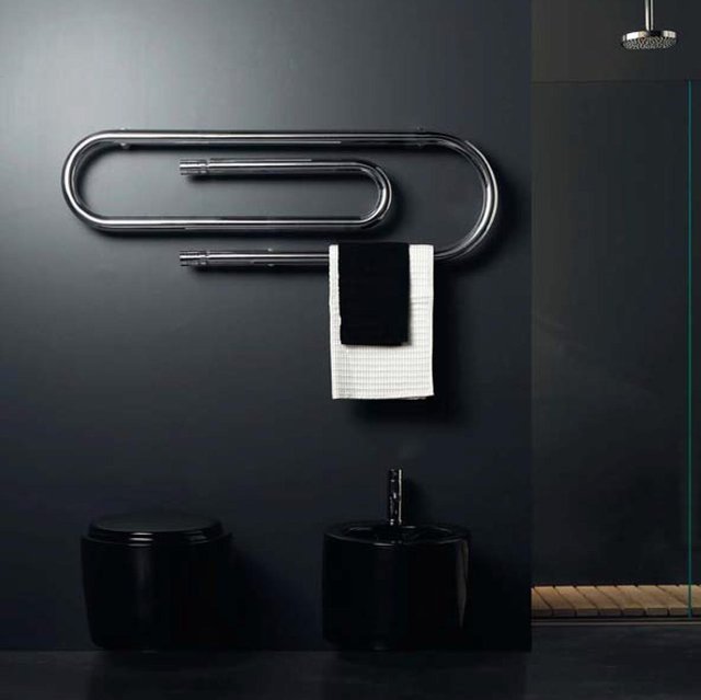 Graffe Hydronic Towel Warmer by Scirocco