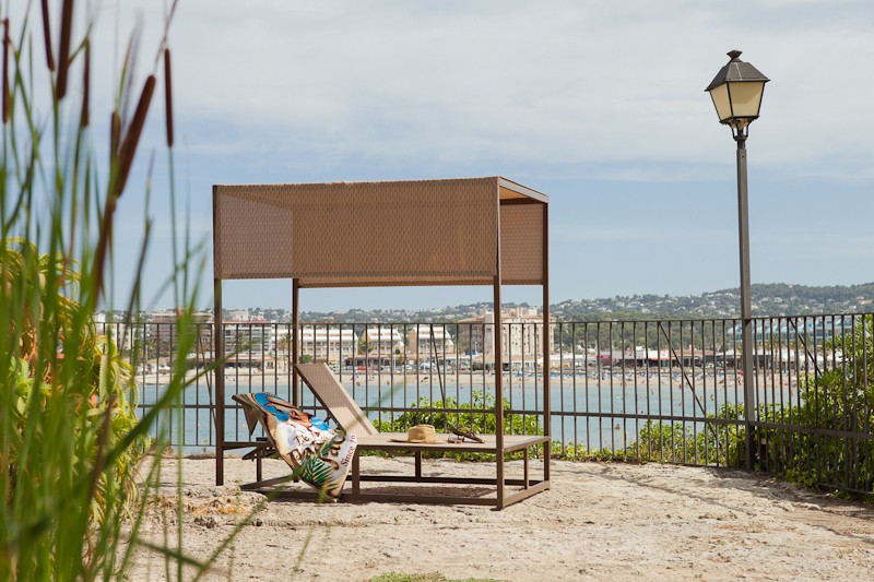 Island Breeze Canopy Daybed