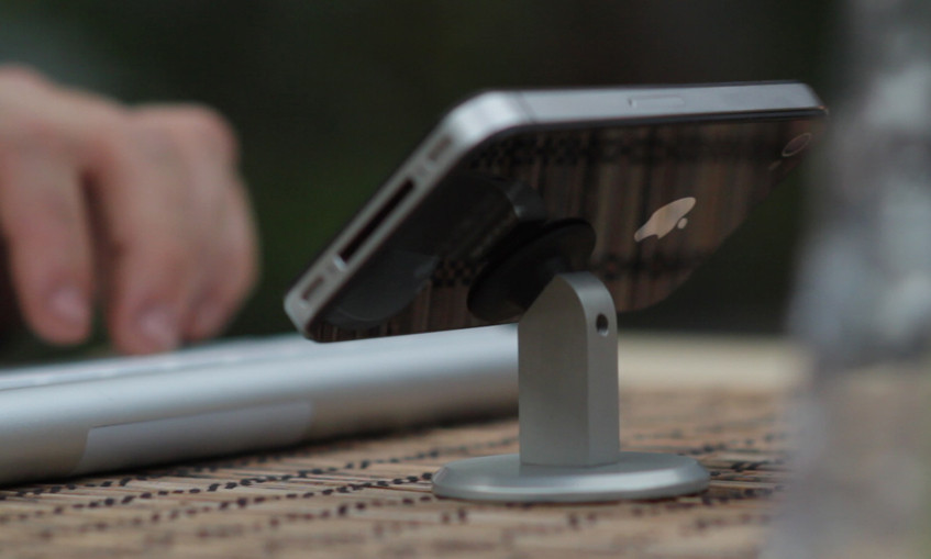 The OONA iPhone Stand