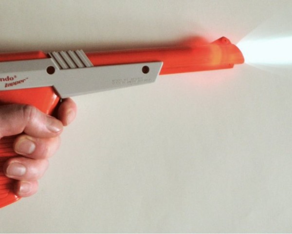 Nintendo NES Zapper Flash Light