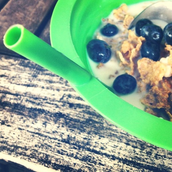 Built-in Straw Cereal Bowl