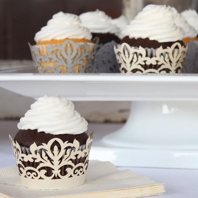 Classic Damask Cupcake Wrappers