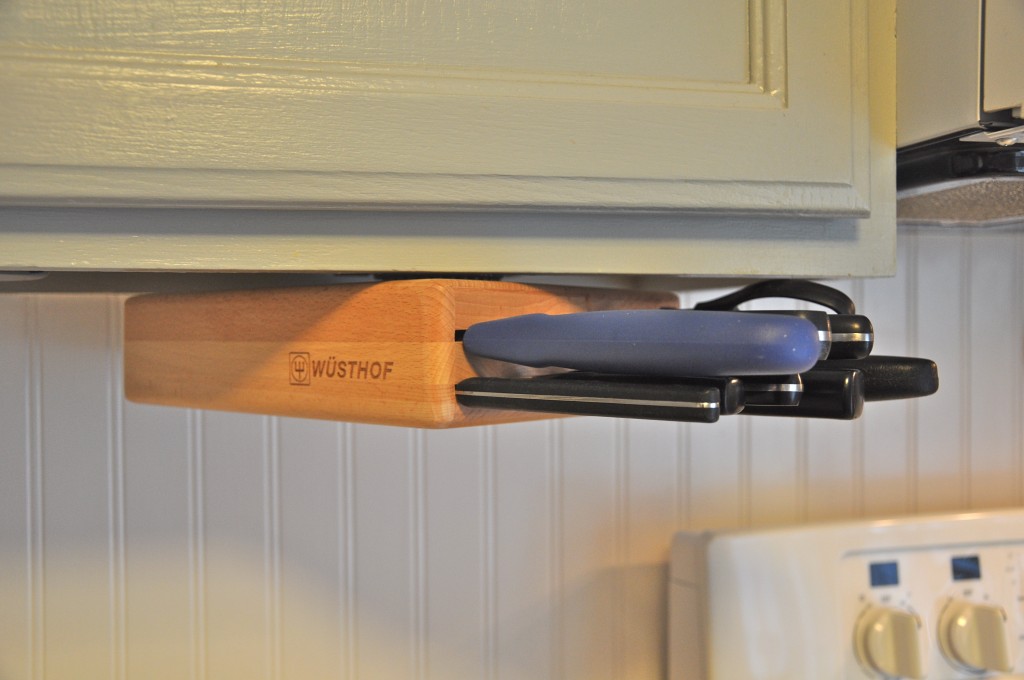 Under Cabinet Swinging Knife Block