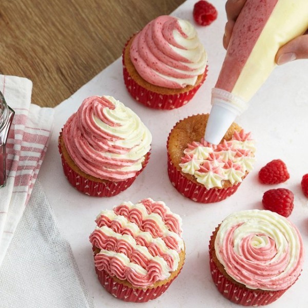Cupcake & Cake Decorating Set