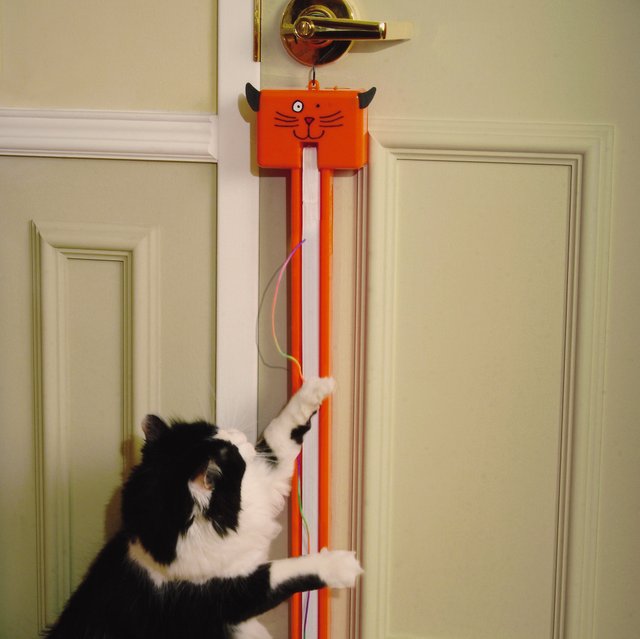 Fling-ama-String Motorized Interactive Cat Toy