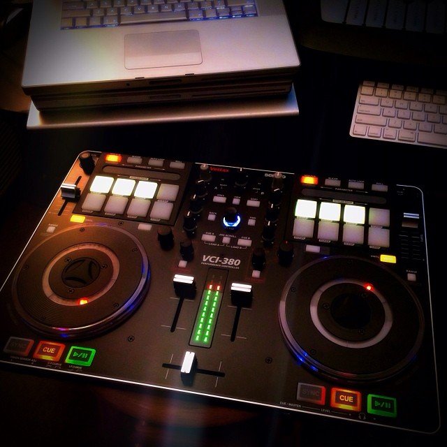 Vestax VCI-380 DJ Controller