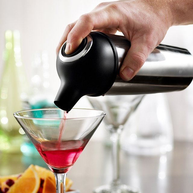 Easy Pour Cocktail Shaker