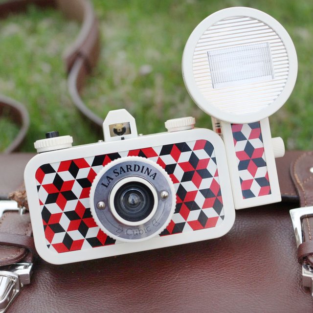 La Sardina Camera and Flash Cubic