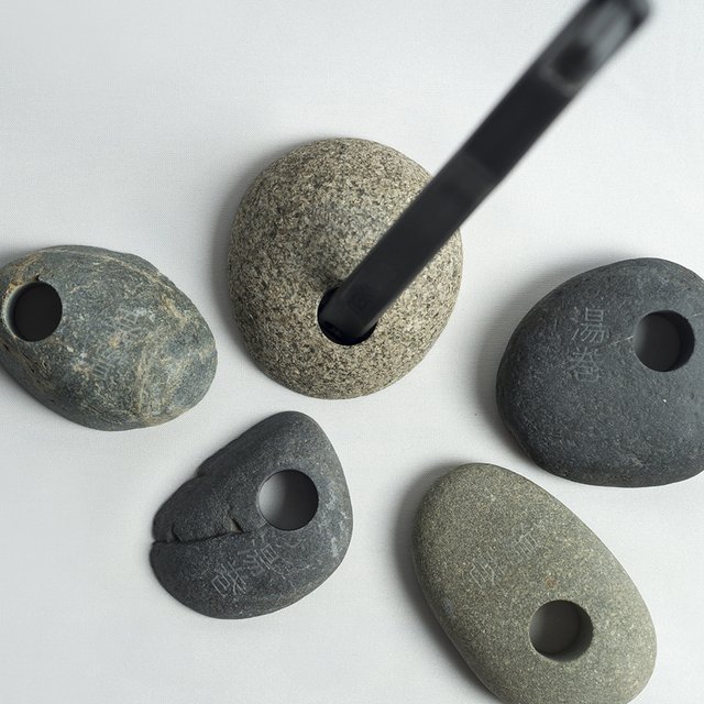 Stone Toothbrush Stand by Yumaki