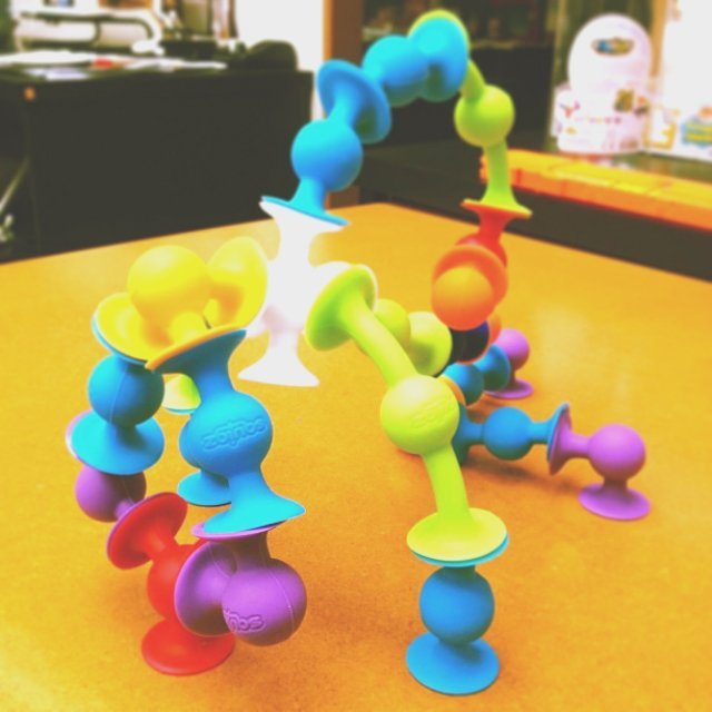 Squigz Suction Construction