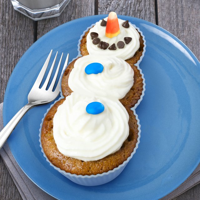 Frosted Snowman Cupcakes