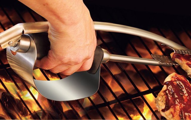 Heat Shield Tongs by Grill Daddy