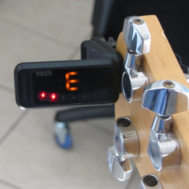 KORG Pitchclip Clip-on Tuner