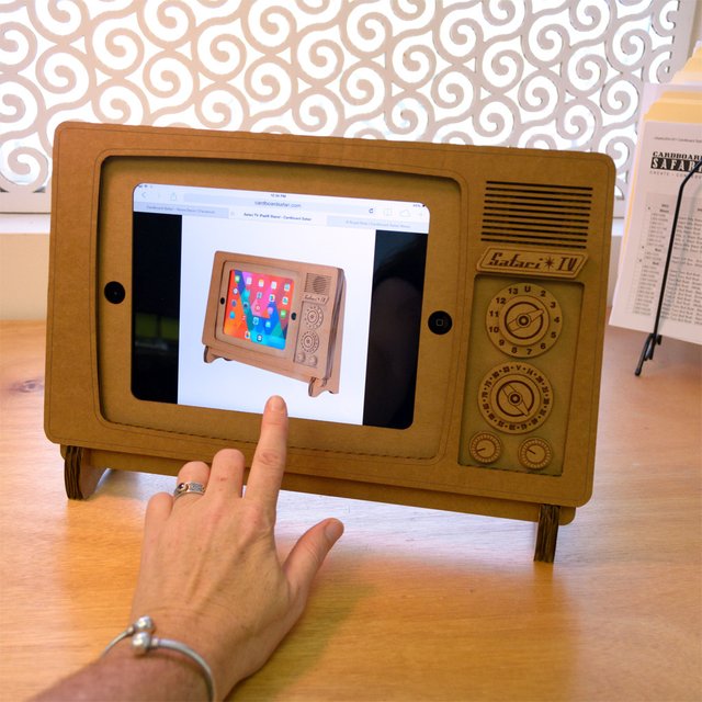 Safari TV iPad Stand