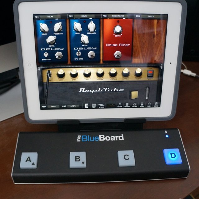 iRig BlueBoard Bluetooth Pedalboard