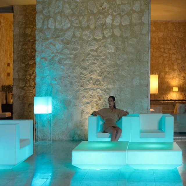 Vela LED Lounge Chair