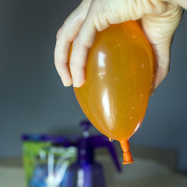 Self-Sealing Water Balloons by Zorbz