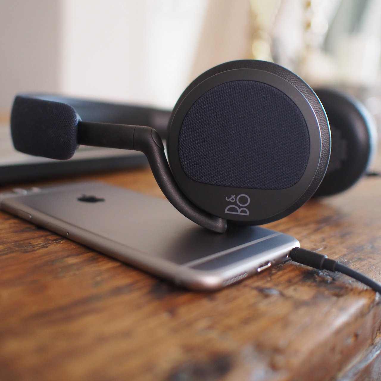 B&O BeoPlay H2 Headphones