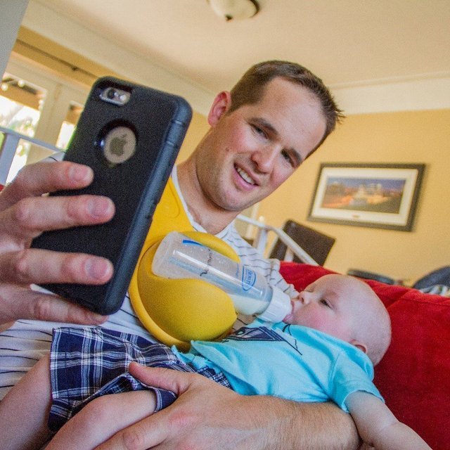 Beebo Hands Free Bottle Holder