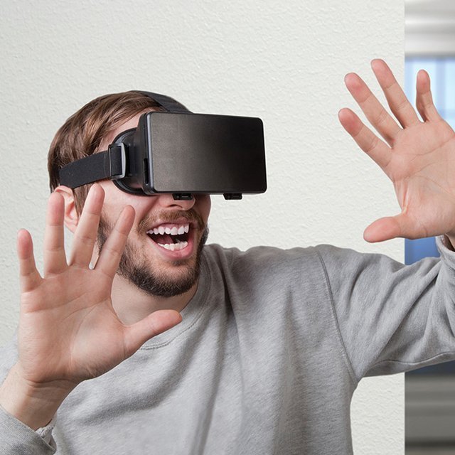 Virtual Reality Smartphone Headset