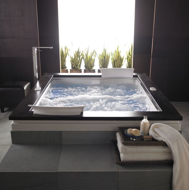 Fuzion Dual Whirlpool Bathtub