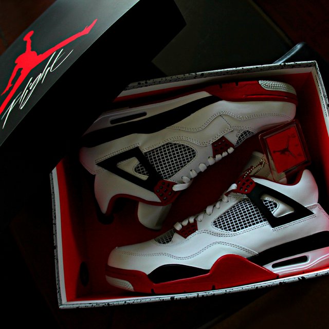 Air Jordan 4 Retro Fire Red 2012