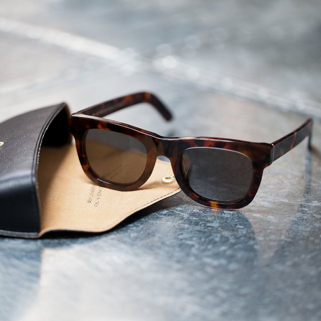 Ciccio Havana Classic Sunglasses by SUPER » Petagadget