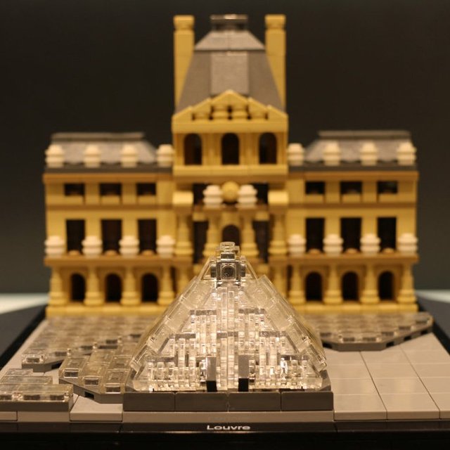 Lego Architecture Louvre