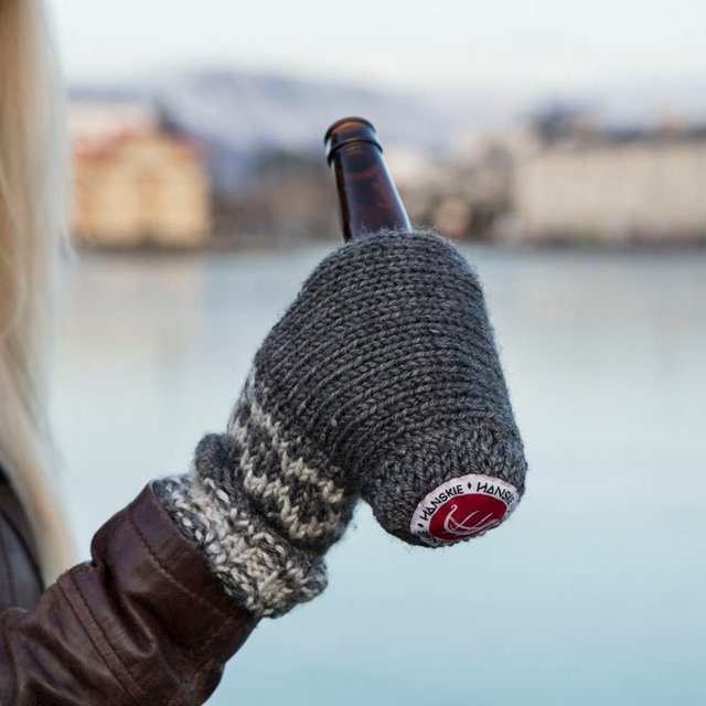 Hanskie Drinking Glove