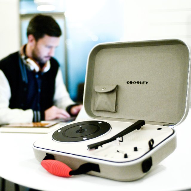 Crosley CR8016 Messenger Turntable