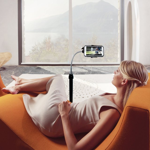 Universal Height-Adjustable Gooseneck Stand with Casters for Smartphones