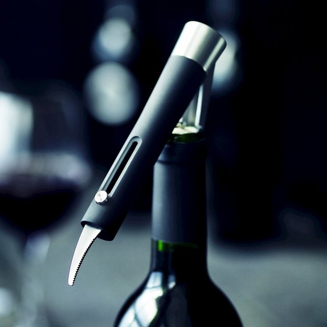 Vignon Pourer and Corkscrew by Menu