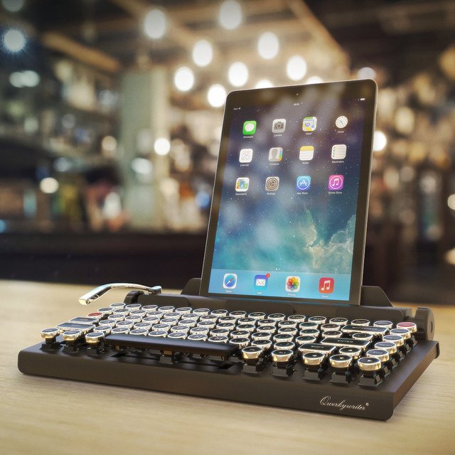 Qwerkywriter Retro Bluetooth Keyboard