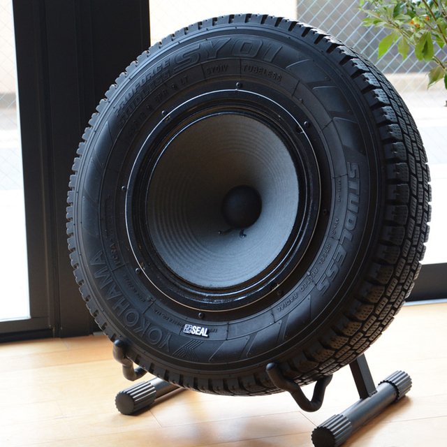 Seal Recycled Tire Speaker
