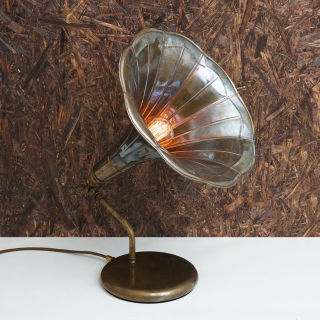 Gramophone Lamp