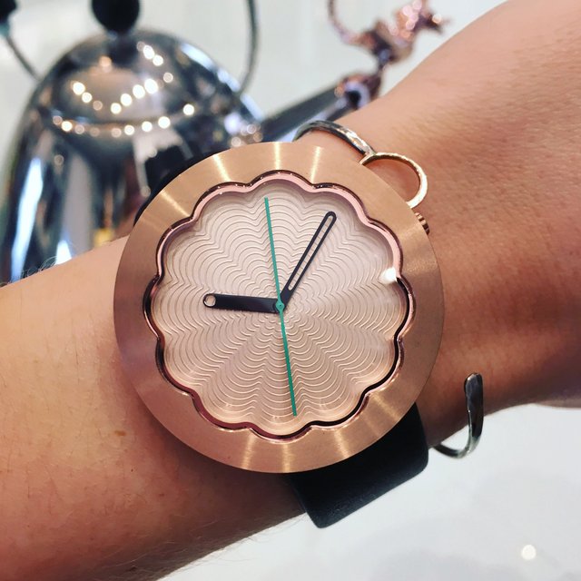 Scallop Watch in Rose Gold