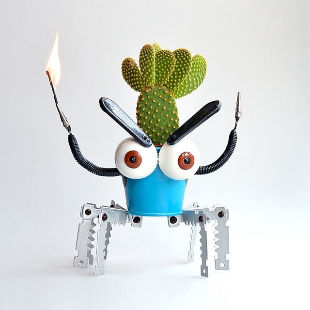 Big Eyes Robot Flowerpot