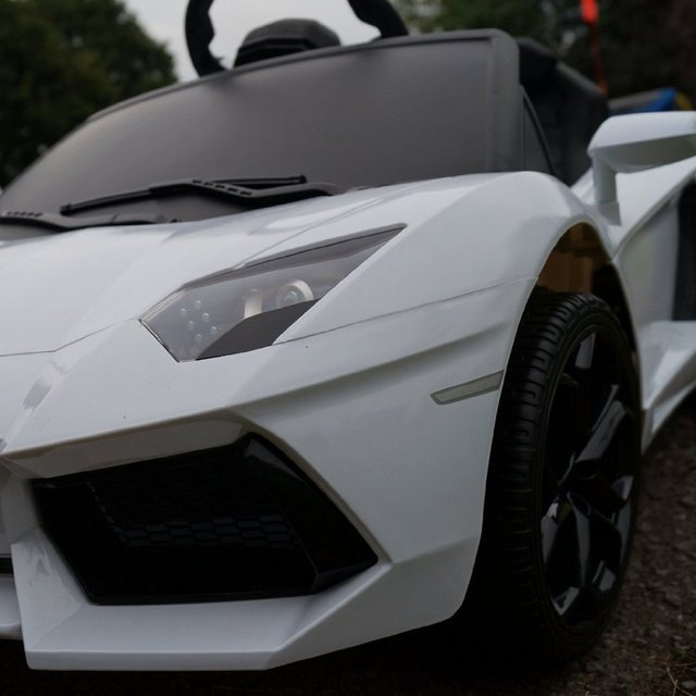 Lamborghini Aventador LP700-4 6V Ride On Car