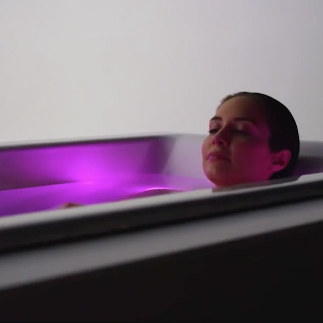 Kohler BubbleMassage Chromatherapy Bath Tub