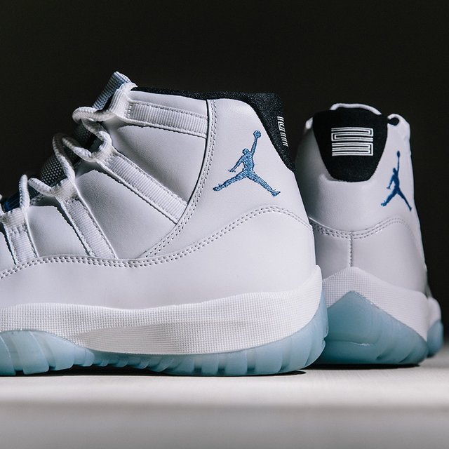 Air Jordan 11 Retro Legend Blue