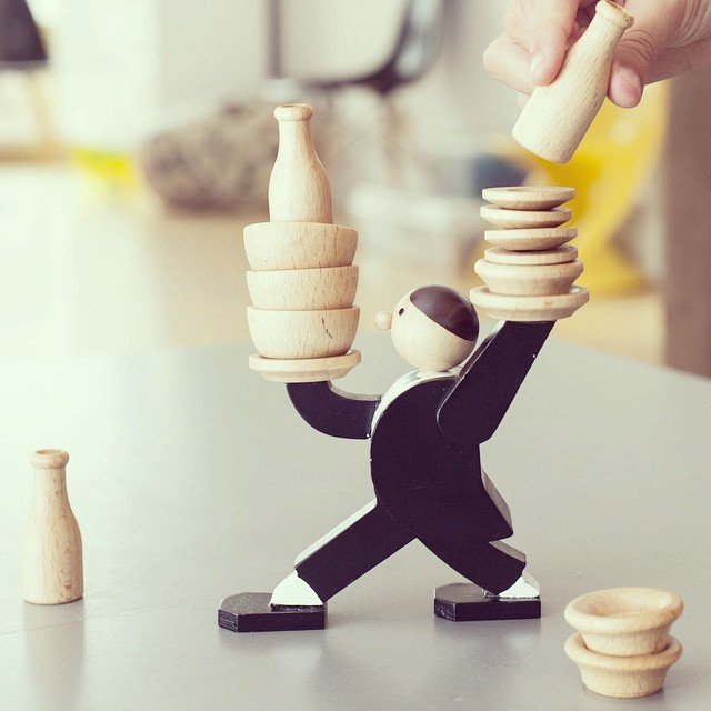 Don’t Tip The Waiter Stacking Game