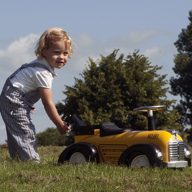 Tommy Tow Truck Retro Roller Speedster