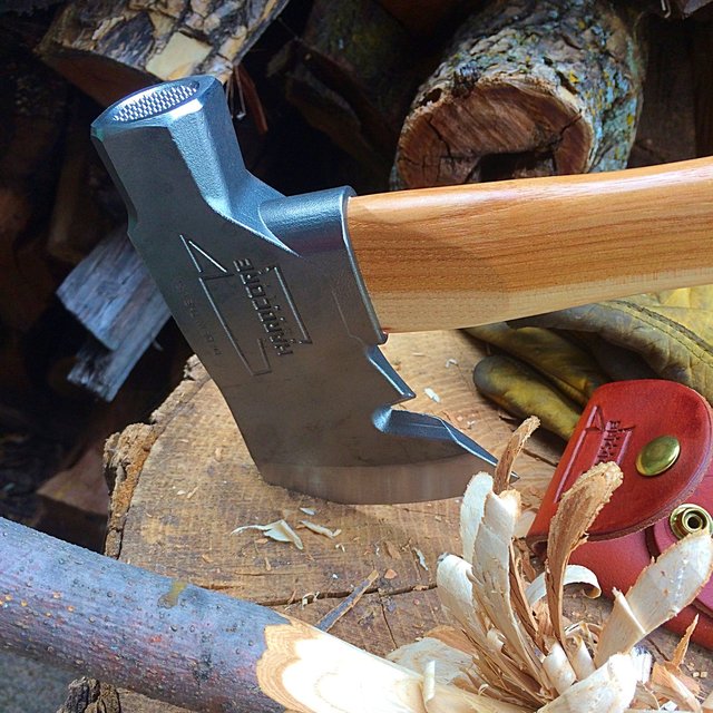 Hardcore Survivalist Hatchet