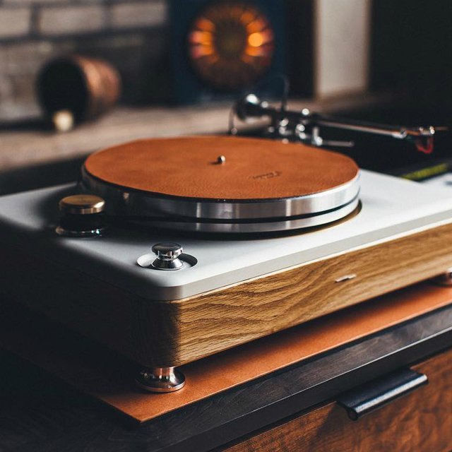 The Runwell Turntable by Shinola