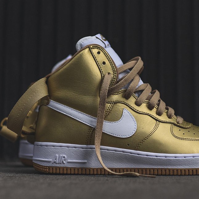 Nike Air Force 1 High Retro QS