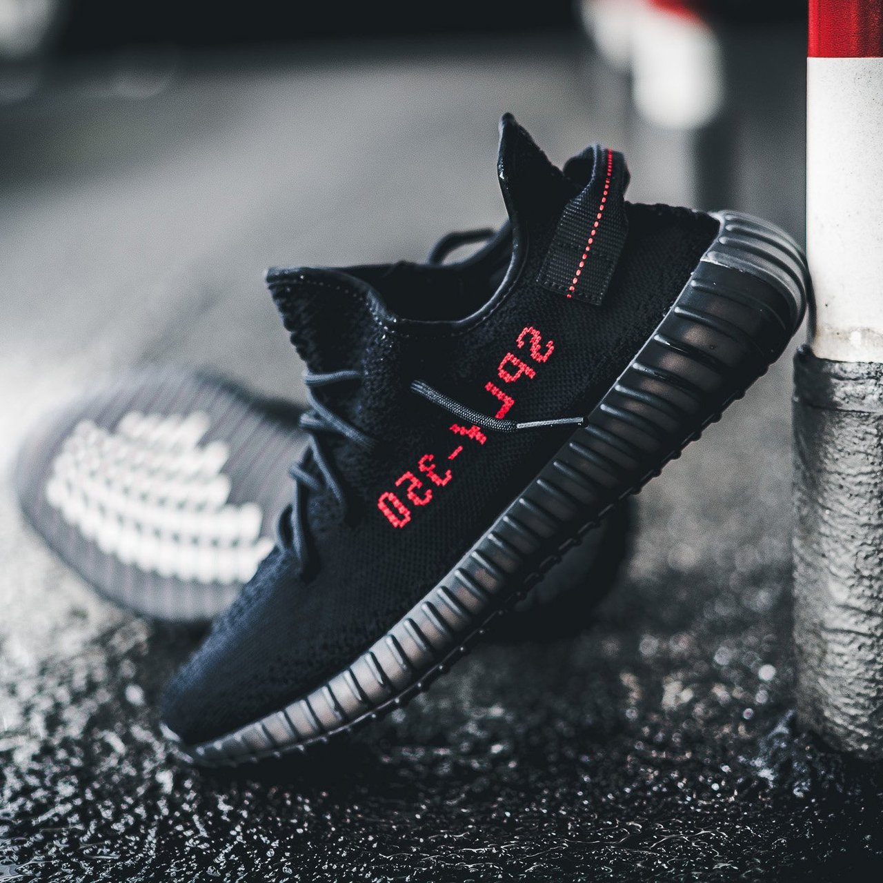 Yeezy Boost 350 v2 Black/Red